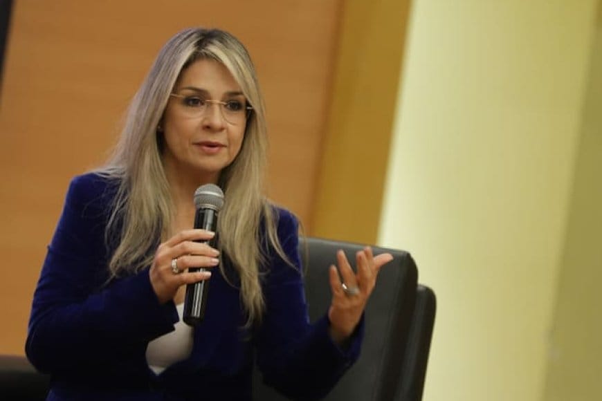 Vicky Dávila sorprende con propuesta de subsidio estatal por cada niño nacido en Colombia