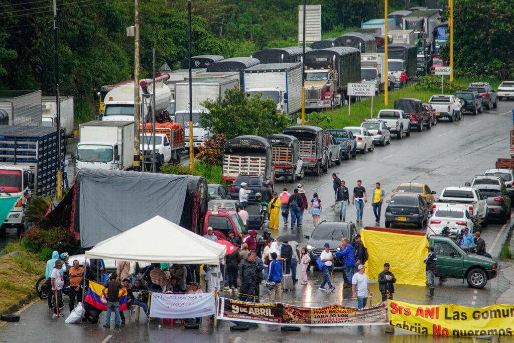 Los campesinos de Santander levantan el paro por el predial tras seis días de bloqueos