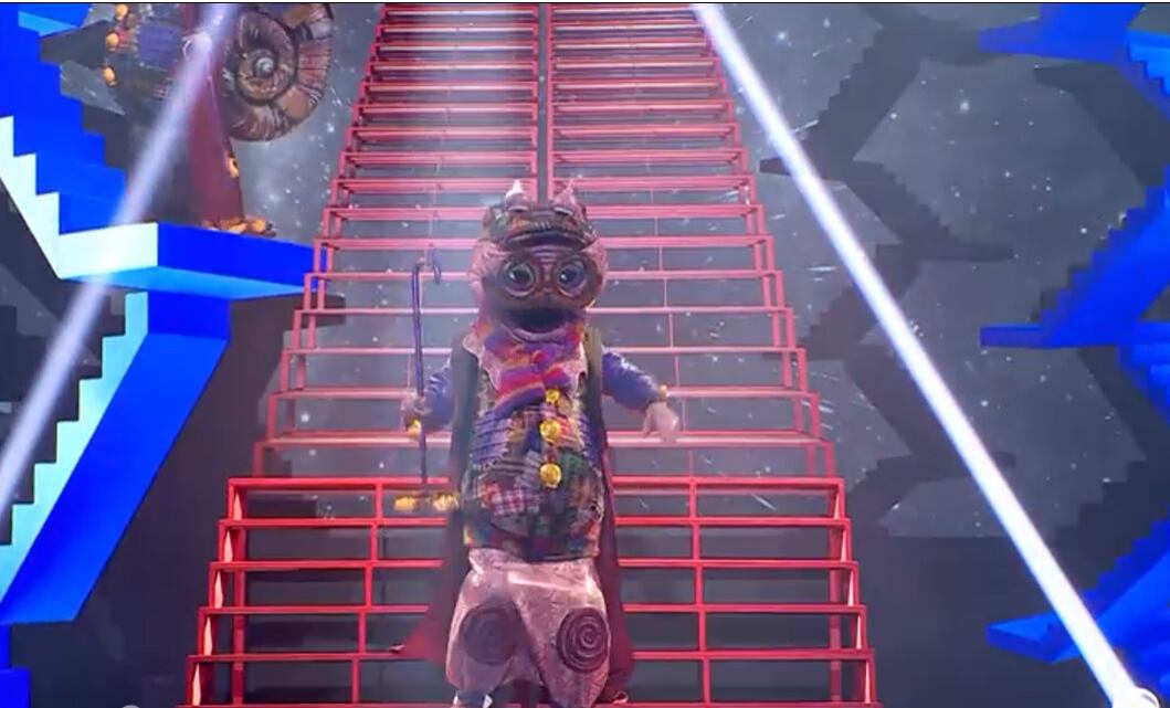 Caracol interpretando 'Sex Bomb' de Tom Jones (Mask Singer)