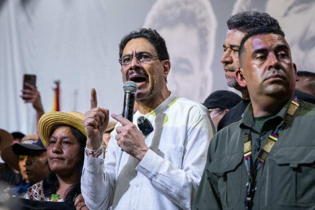 Iván Cepeda da un discurso, en Medellín, el 28 de marzo.
