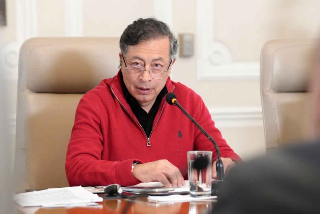 Petro contempla aumentar el salario mínimo si el Banco de la República sube las tasas de interés