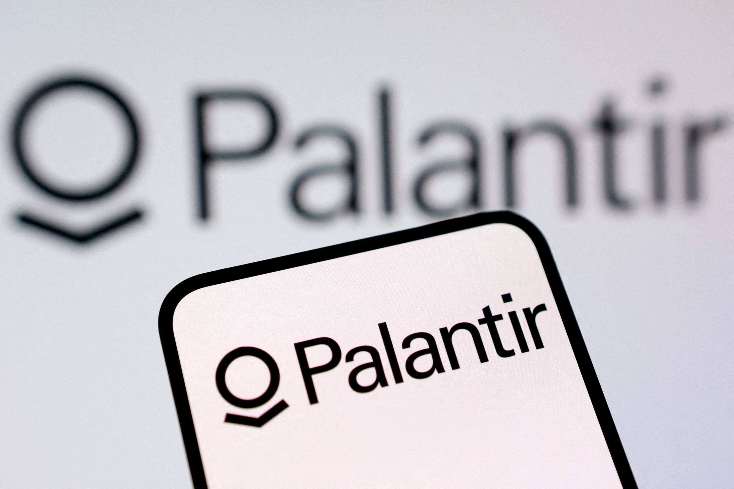 Palantir sostiene que la supremacía tecnológica global depende de la inversión en inteligencia artificial y nuevas armas digitales (REUTERS/Dado Ruvic/Illustration/File Photo)