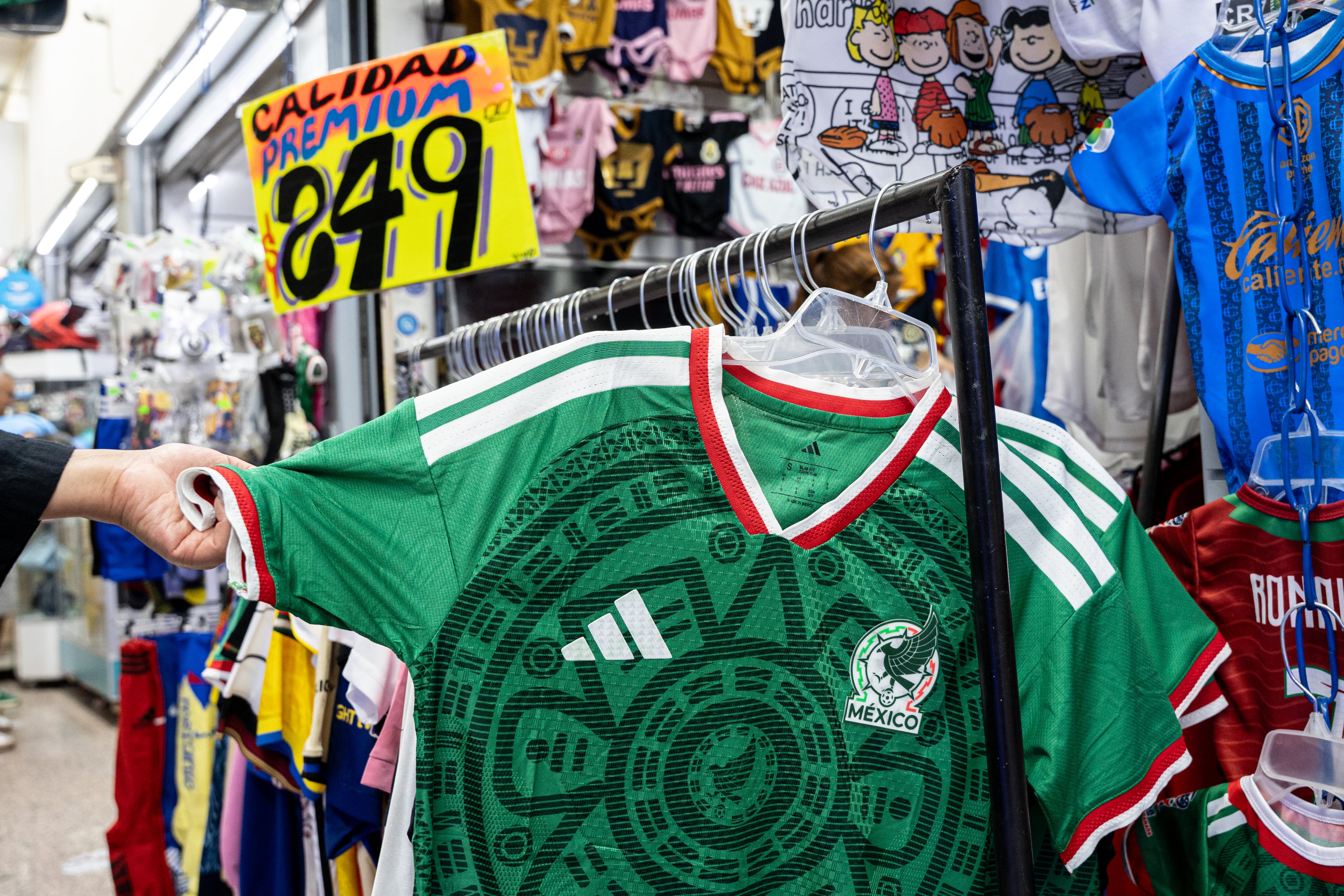 Playera de la selección mexicana en el Centro Histórico de Ciudad de México.
