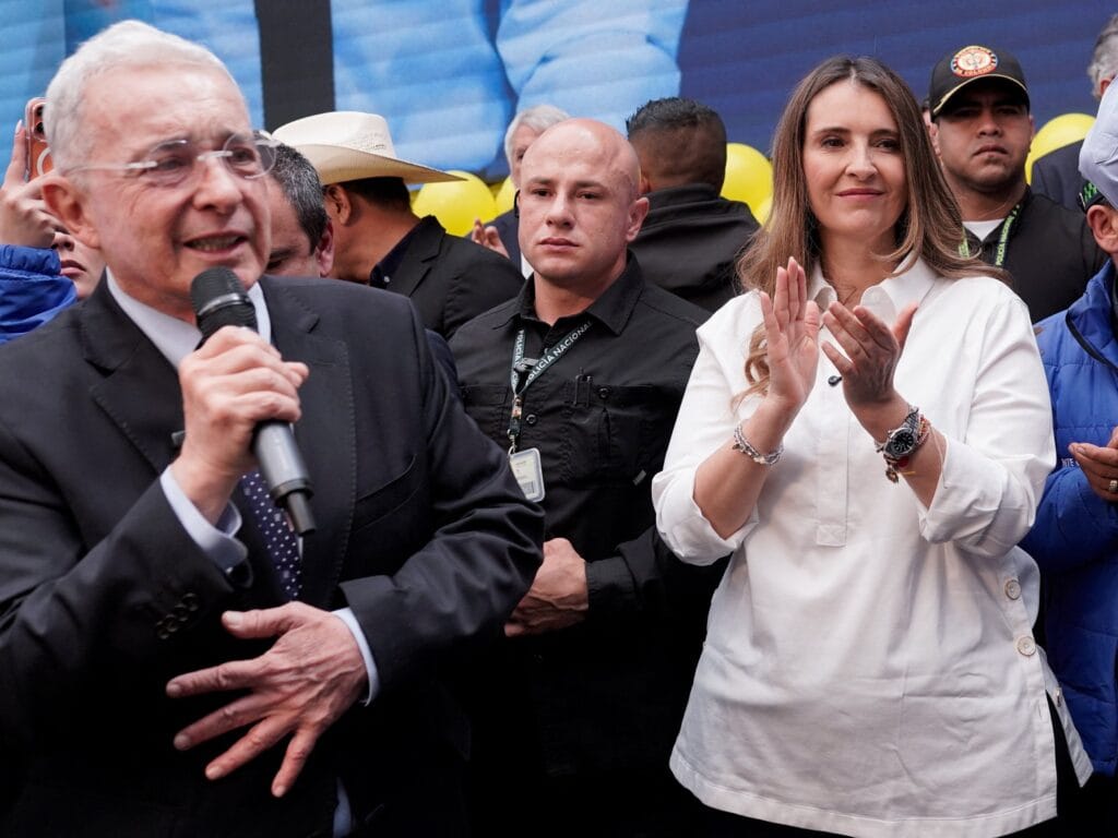 Paloma Valencia propone al expresidente Álvaro Uribe como su ministro de Defensa