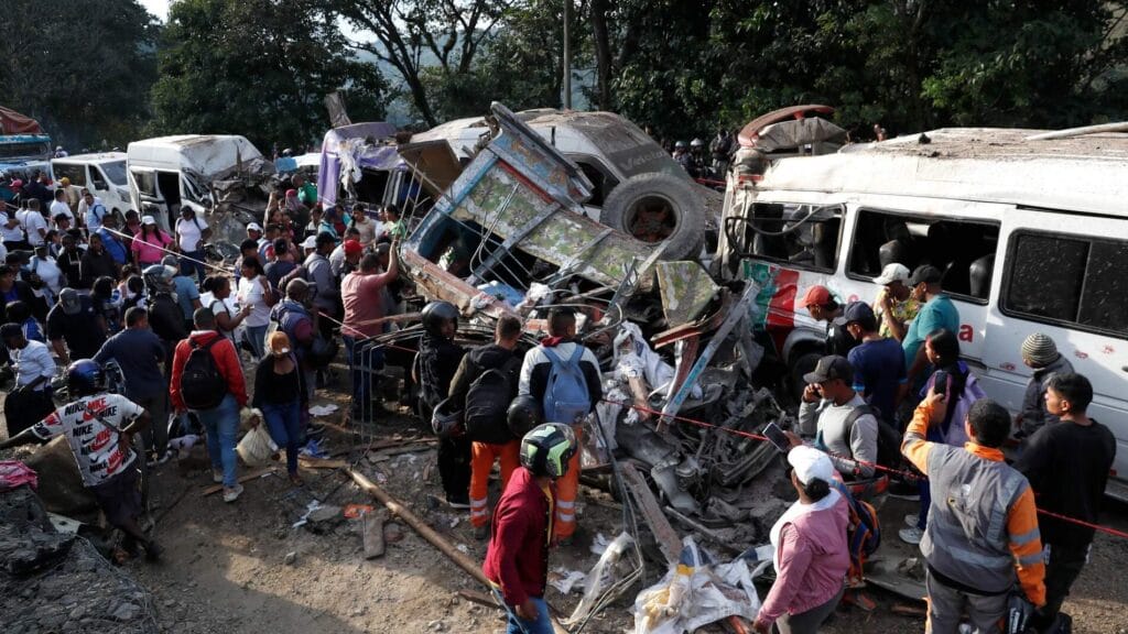 Atentado con cilindro bomba en la Vía Panamericana sacude al suroeste colombiano