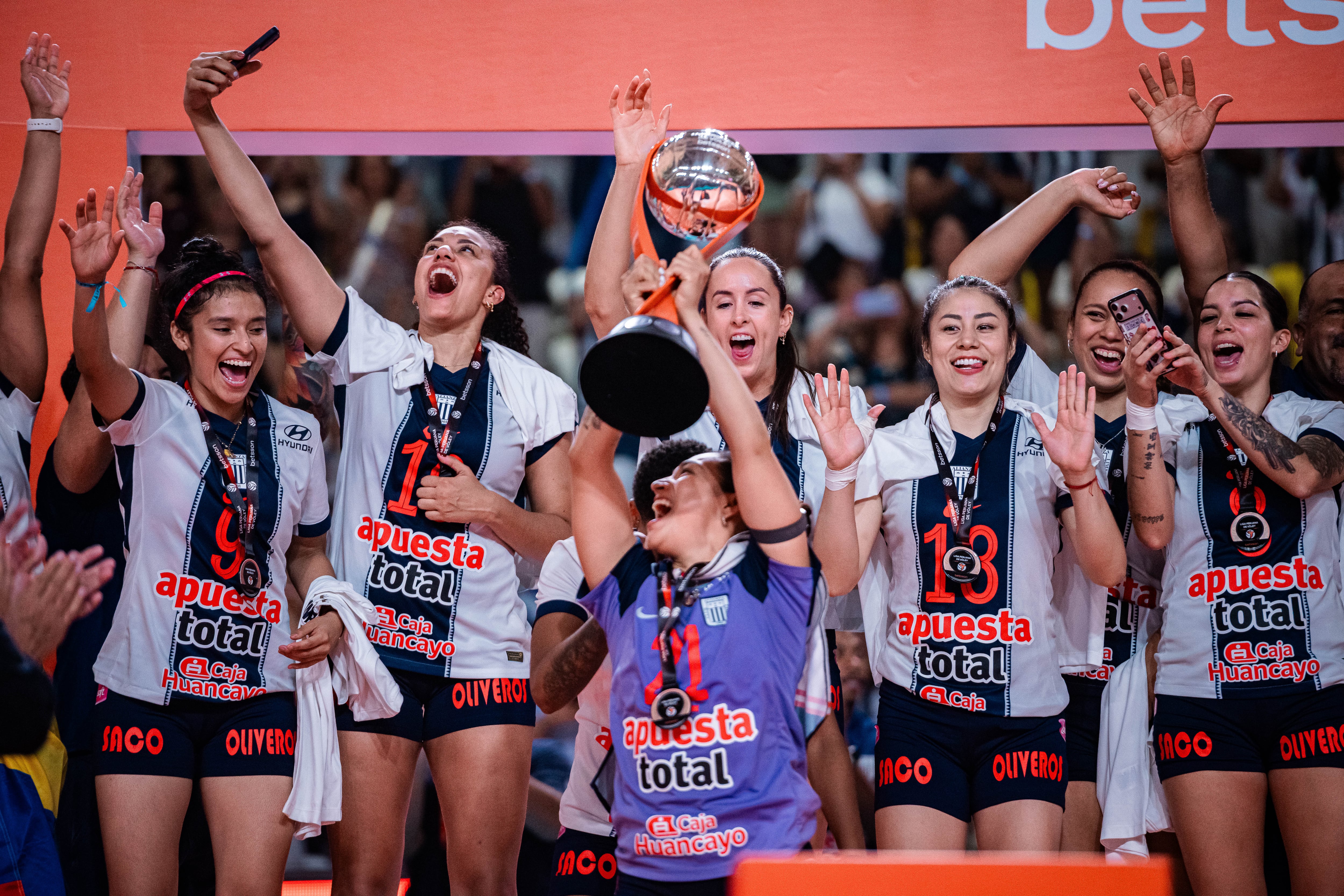 Esmeralda Sánchez y Sandra Ostos fueron determinantes en el éxito de Alianza Lima. Crédito: FPV