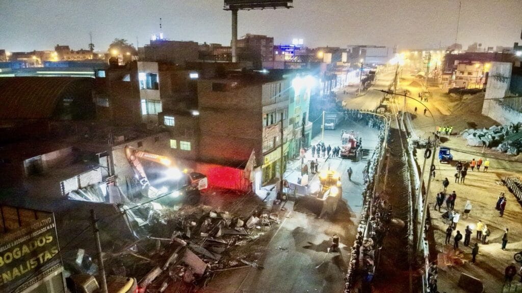 Antes de la intervención, las autoridades notificaron a los ocupantes de 20 lotes y exhortaron al retiro voluntario, pero ante la negativa, ejecutaron el desalojo físico - Créditos: Municipalidad de Lima.