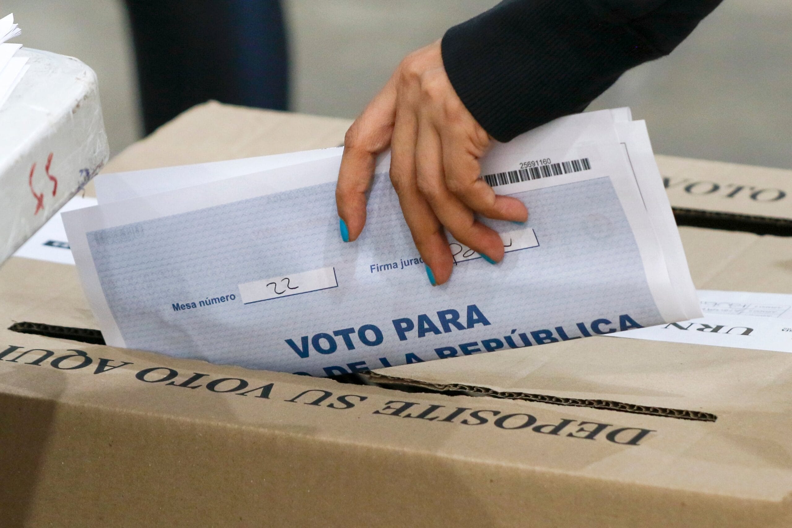 Una ley más estricta y el auge de los mercados de predicción profundizan la crisis de las encuestas en Colombia