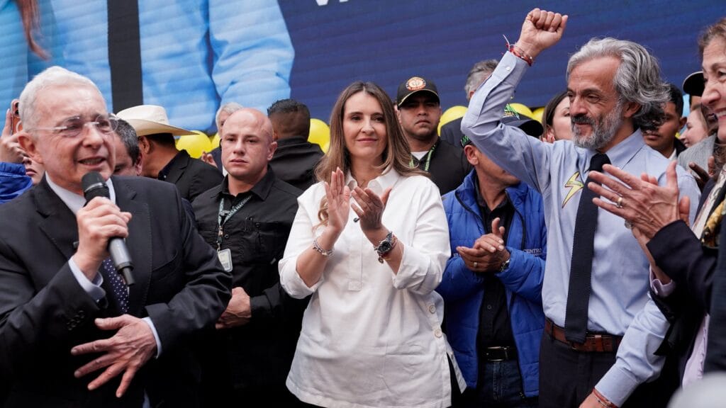 Álvaro Uribe apuesta su poder a una victoria de Paloma Valencia frente a Abelardo de la Espriella