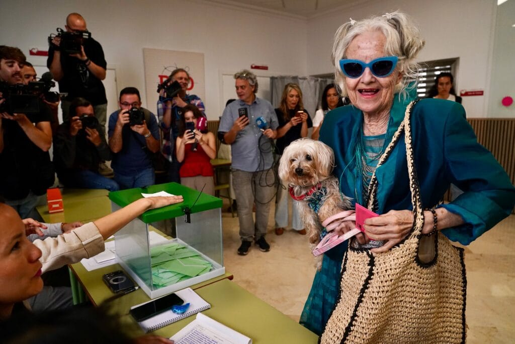 Elecciones en Andalucía 17M, en directo | La participación a las 14.00 es del 37,2%, tres puntos más que en 2022