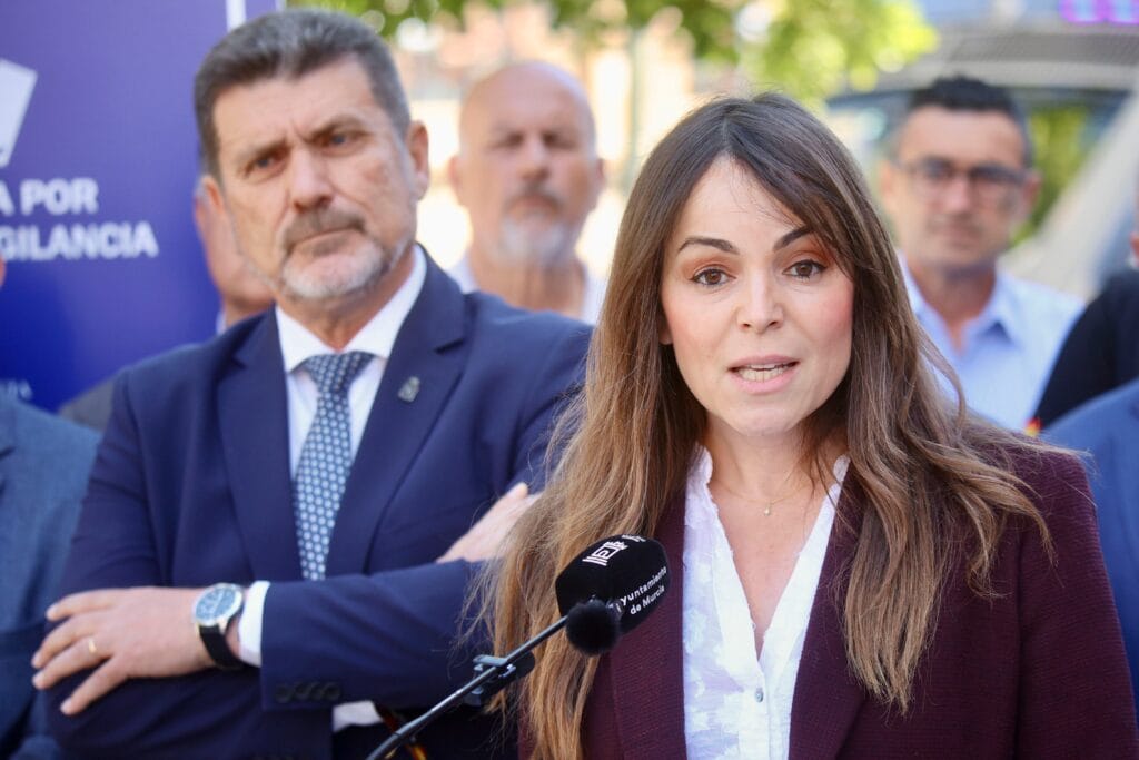 Rebeca Pérez (PP) asume la alcaldía de Murcia y apela a “una forma de hacer política diferente, sensata y cercana”