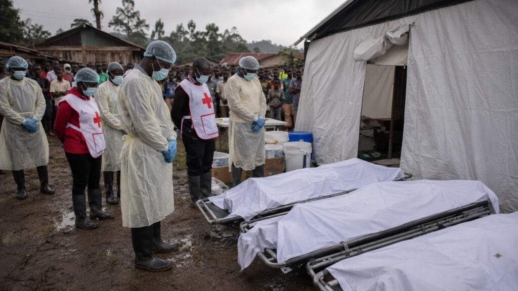 Mueren 3 voluntarios de la Cruz Roja en RD Congo mientras se expande el ébola
