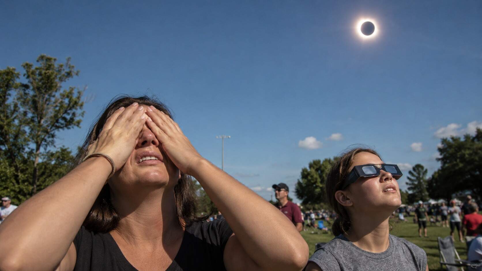Sanidad advierte de lesiones oculares y otros riesgos por el eclipse solar