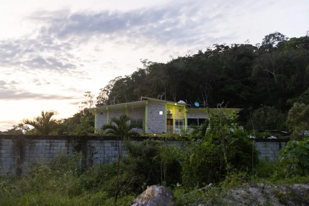 Fachada de la casa que testimonios señalan como propiedad de Cabrero Segundo López, alias 'La Cabra'.