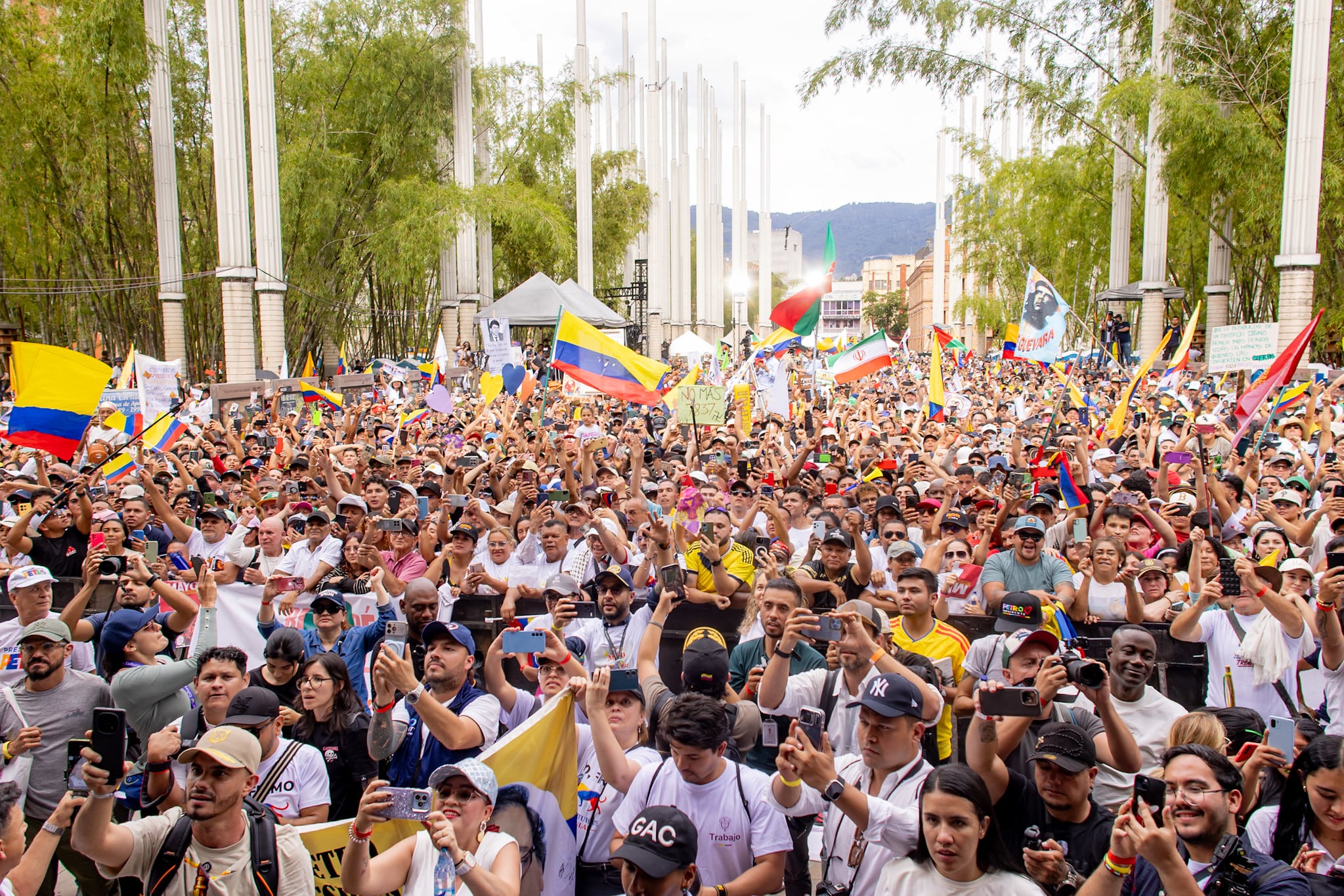 El jefe de Estado cuestionó el avance de reformas en el Congreso de la República desde Medellín - crédito Andrea Puentes/Presidencia