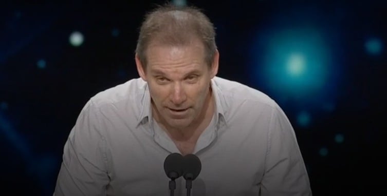 Bruno Stagnaro gana el primer Premio Platino Xcaret de la noche. (Captura de video)