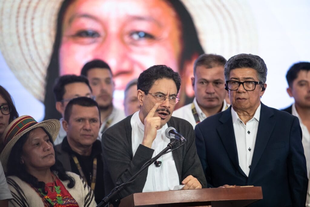 Iván Cepeda durante su discurso, en Bogotá, este domingo.