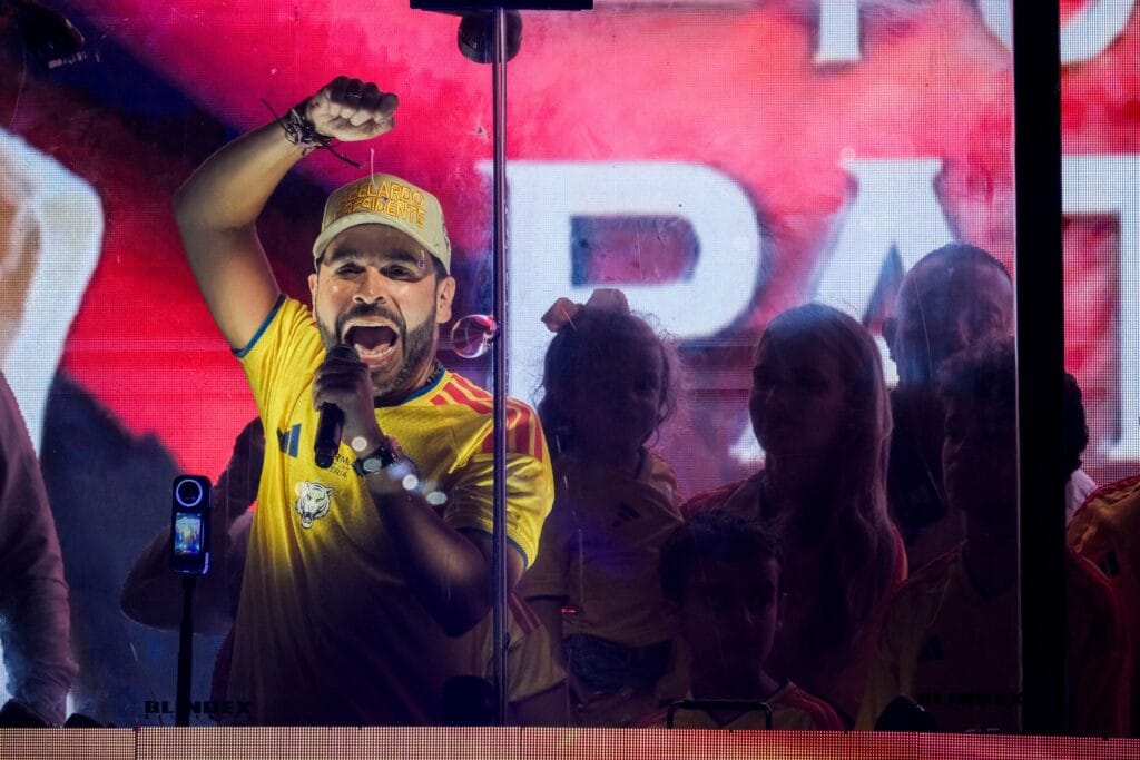 Abelardo de la Espriella durante su discurso, en Colombia, este domingo.