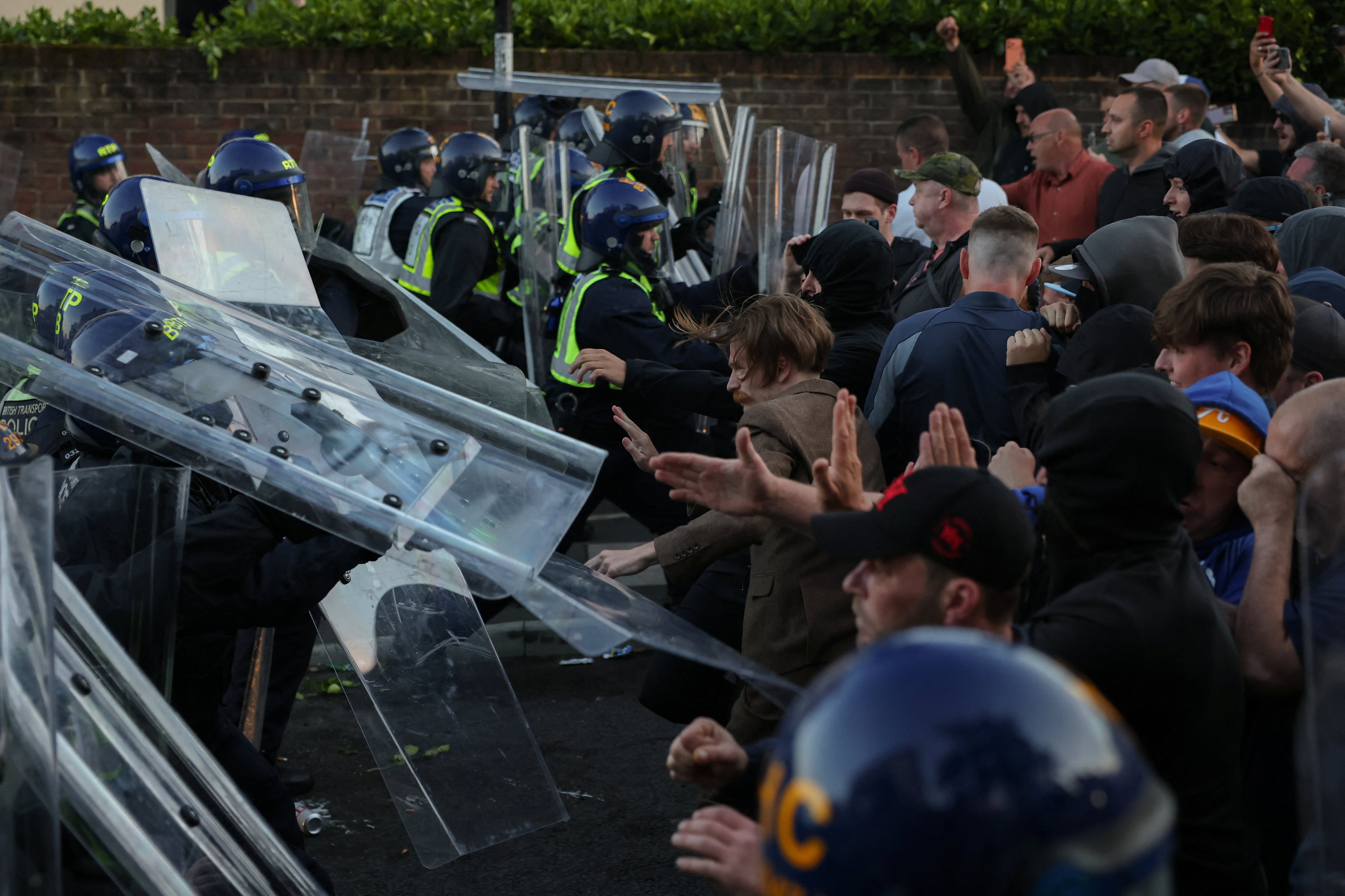 Protesters clash with police officers during a demonstration following the conviction of Vikrum Digwa for the murder of student Henry Nowak, in Southampton, Britain, June 2, 2026. REUTERS/Isabel Infantes