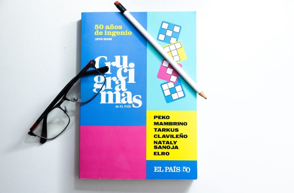 Libro de crucigramas de EL PAÍS.