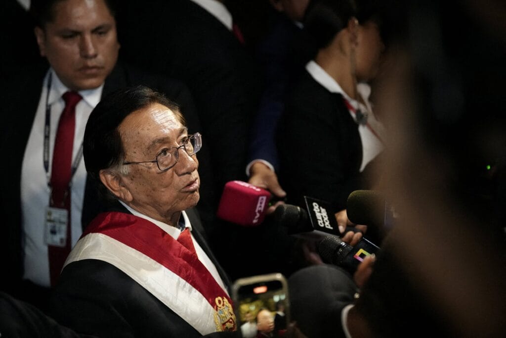 José María Balcázar considera remover al ministro de Justicia, Luis Jiménez, por no apoyar el indulto solicitado por Pedro Castillo, según fuentes oficiales citadas por Cuarto Poder