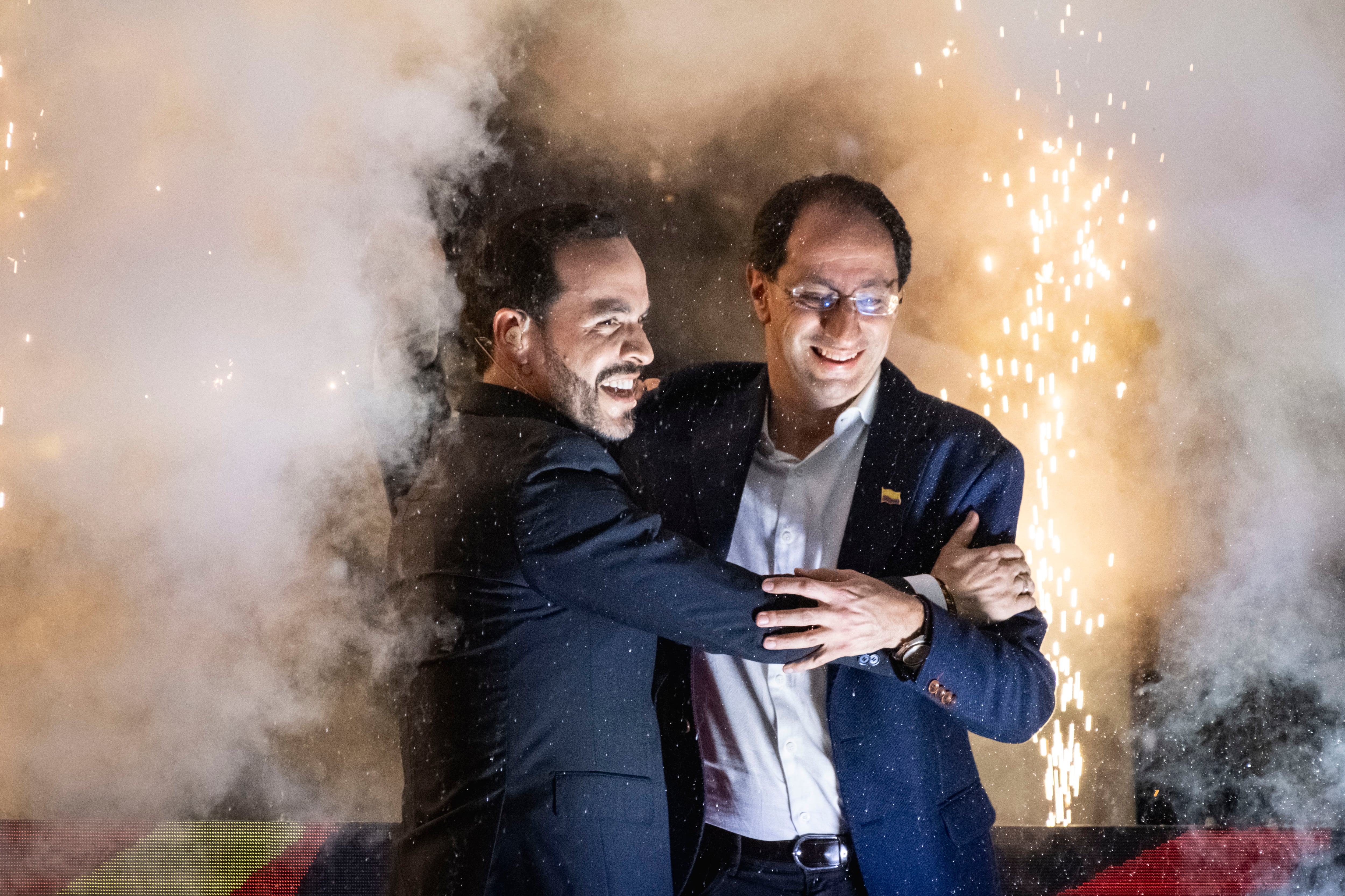 Abelardo de la Espriella y José Manuel Restrepo, durante un evento de campaña, en Cali, el 12 de marzo.