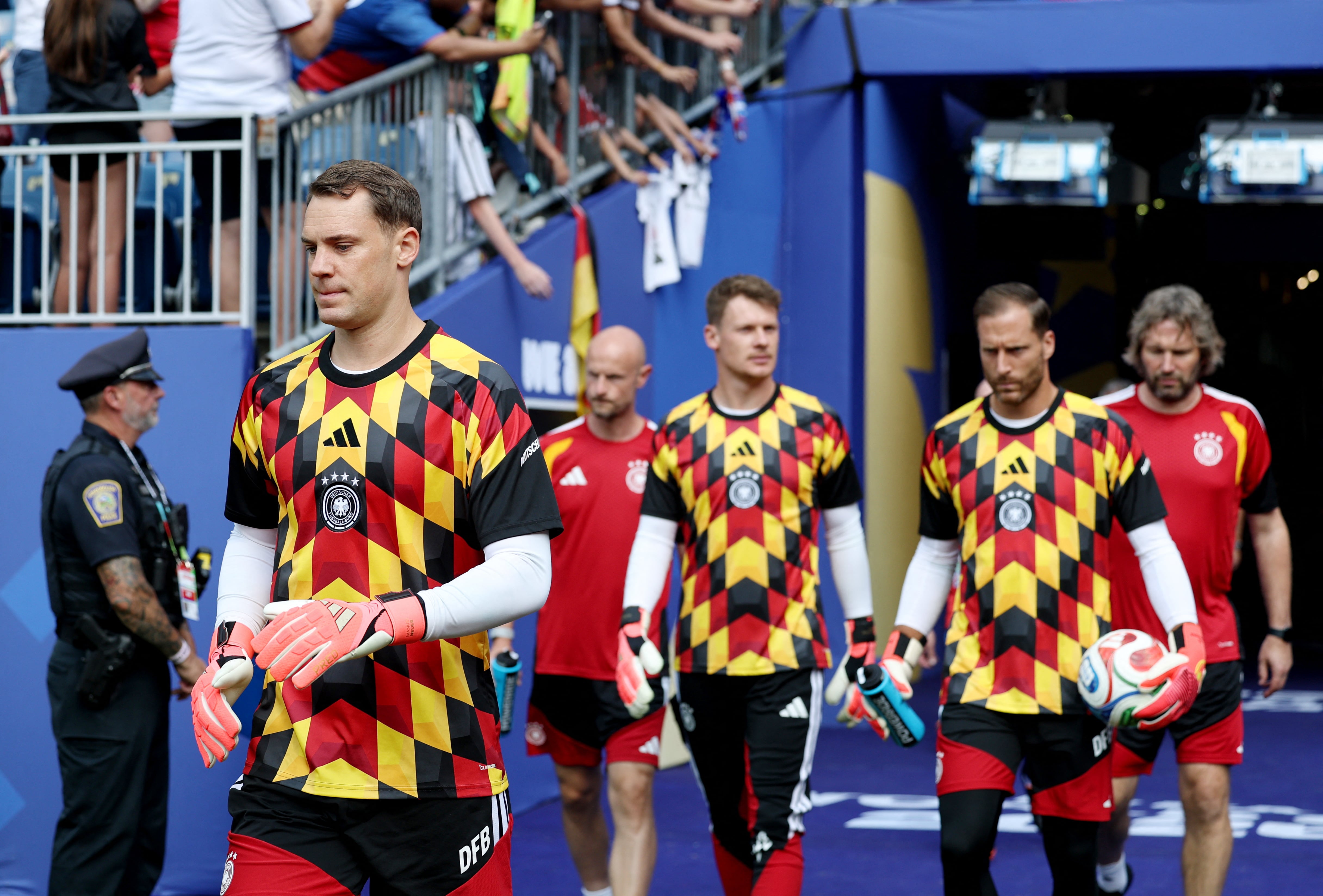 Manuel Neuer, el histórico arquer alemán, antes empezar la entrada en calor (REUTERS/Amanda Perobelli)