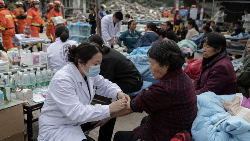 Un terremoto de magnitud 5,5 deja 13 heridos leves en Sichuan, China