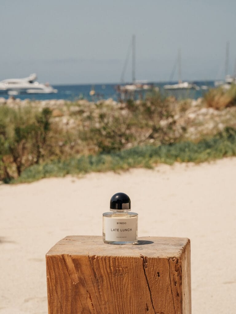 Atardeceres, sobremesas y vegetación mediterránea: lo nuevo de Byredo solo se puede comprar en Ibiza