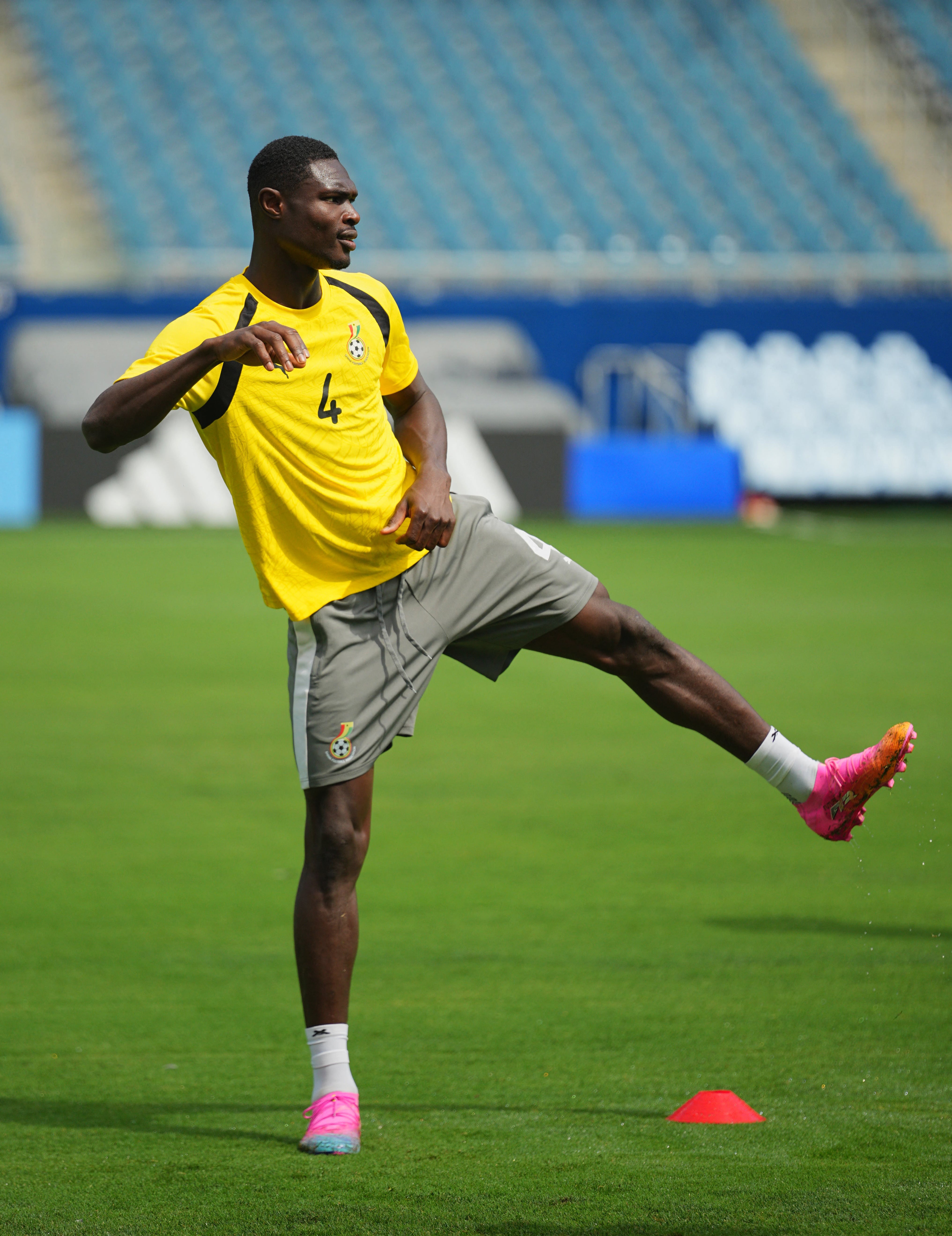 Jonas Adjetey de Ghana durante la práctica - crédito Jay Biggerstaff/IMAGN IMAGES vía Reuters