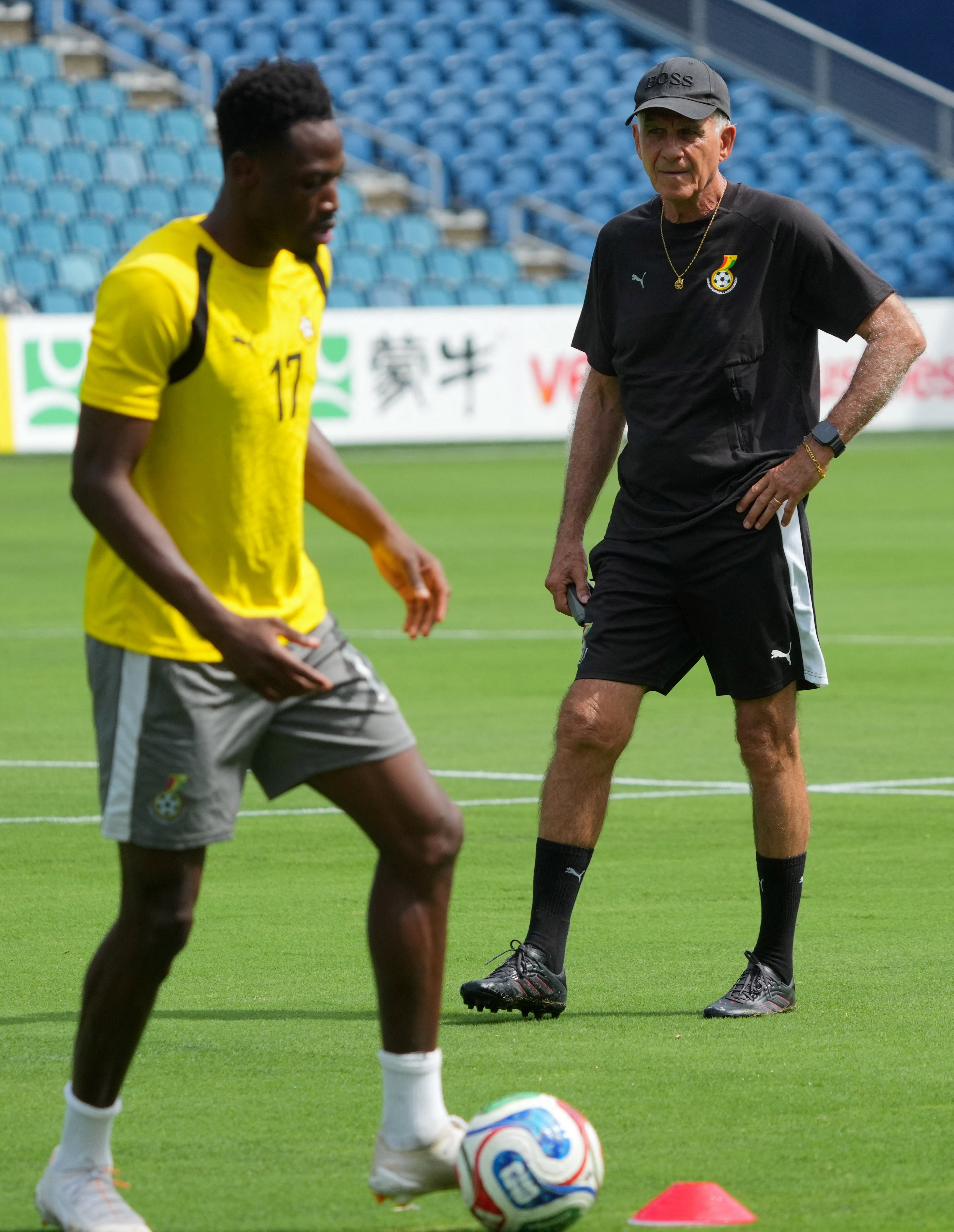 El entrenador de Ghana, Carlos Queiroz, durante la práctica - crédito Jay Biggerstaff/IMAGN IMAGES vía Reuters