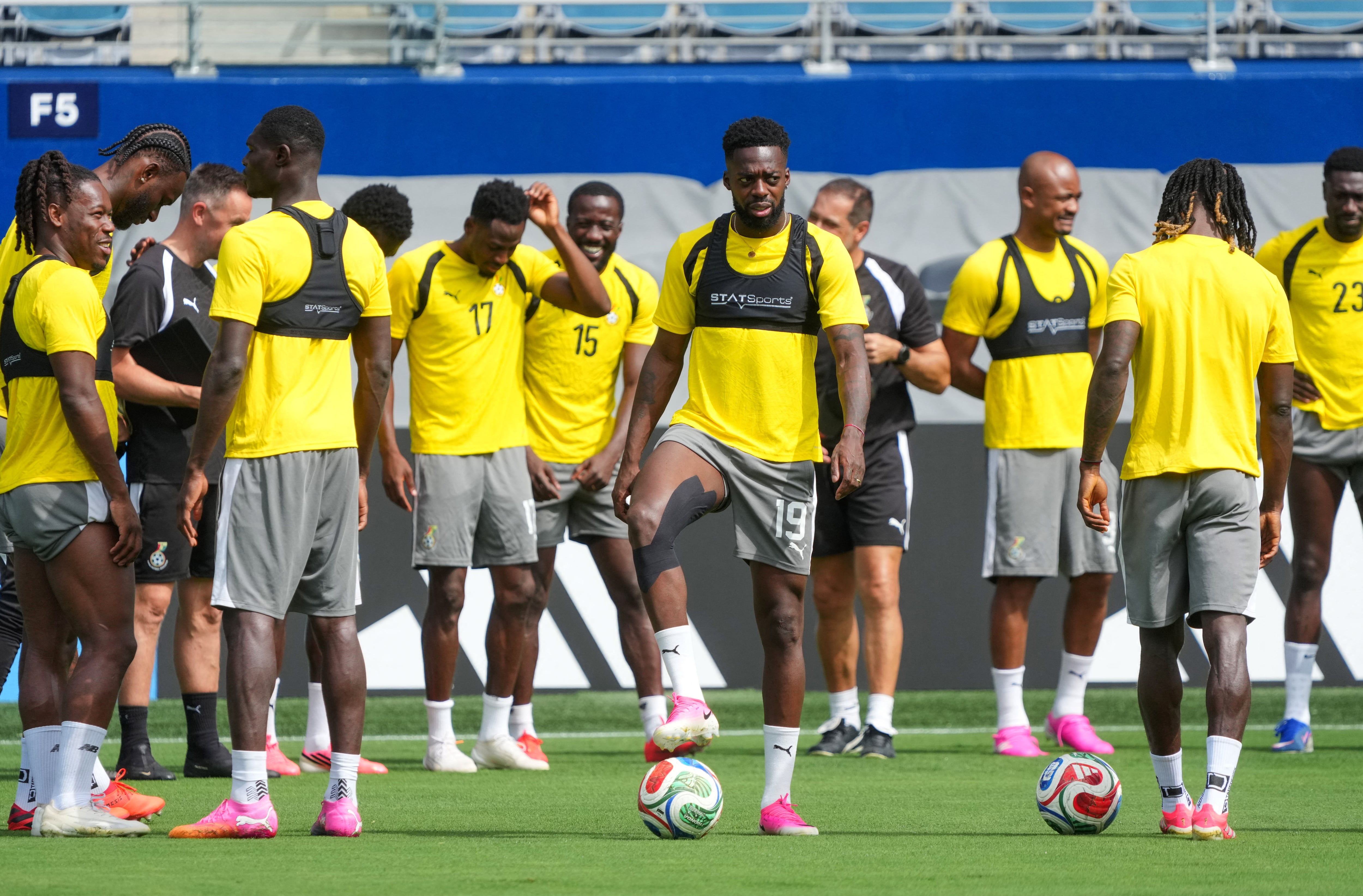 Iñaki Williams de Ghana durante la práctica - crédito Jay Biggerstaff/IMAGN IMAGES vía Reuters