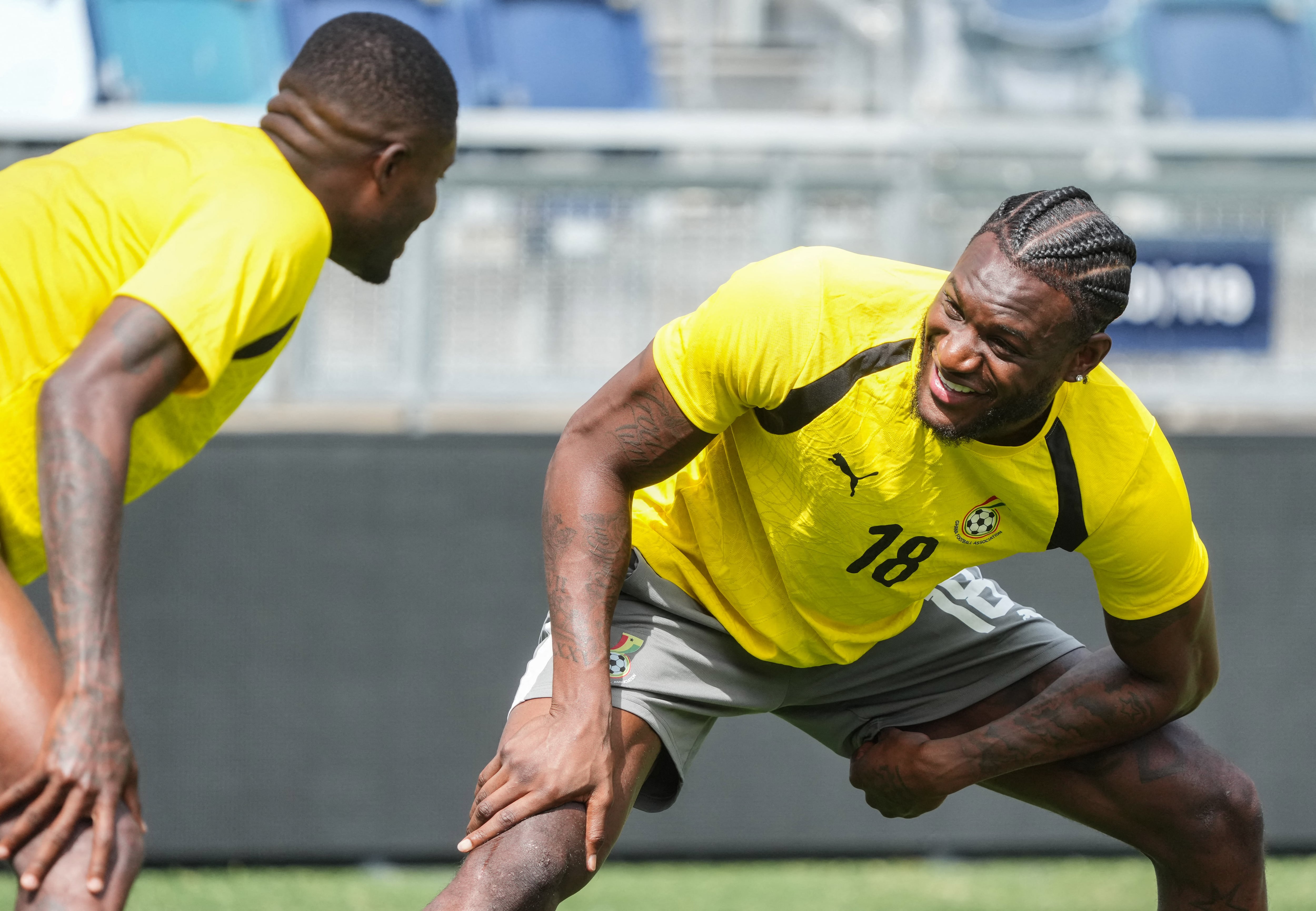 Jerome Opoku de Ghana durante la práctica - crédito Jay Biggerstaff/IMAGN IMAGES vía Reuters