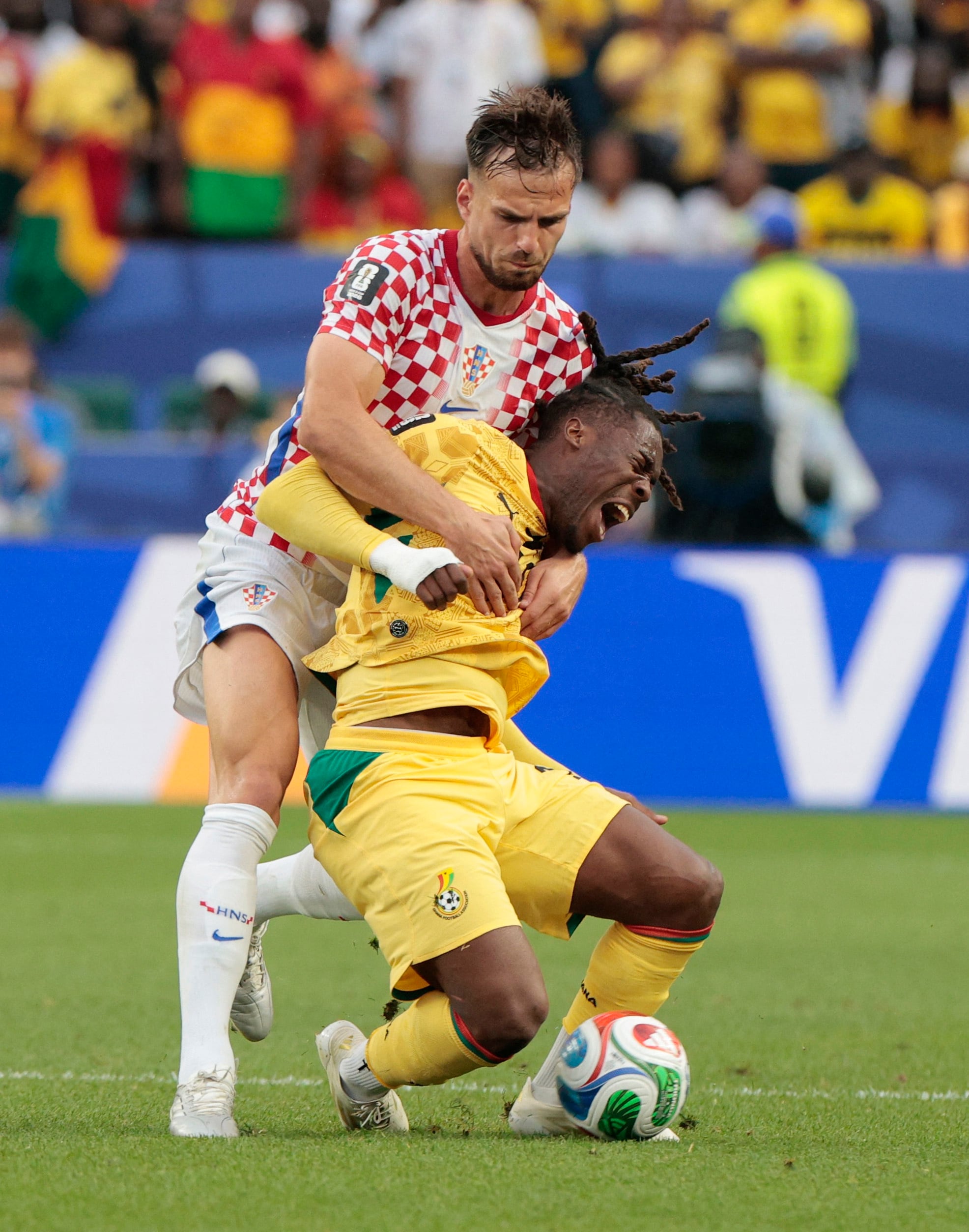 Brandon Thomas-Asante y Marin Pongracic en el Croacia vs. Ghana-crédito Brian Snyder/REUTERS