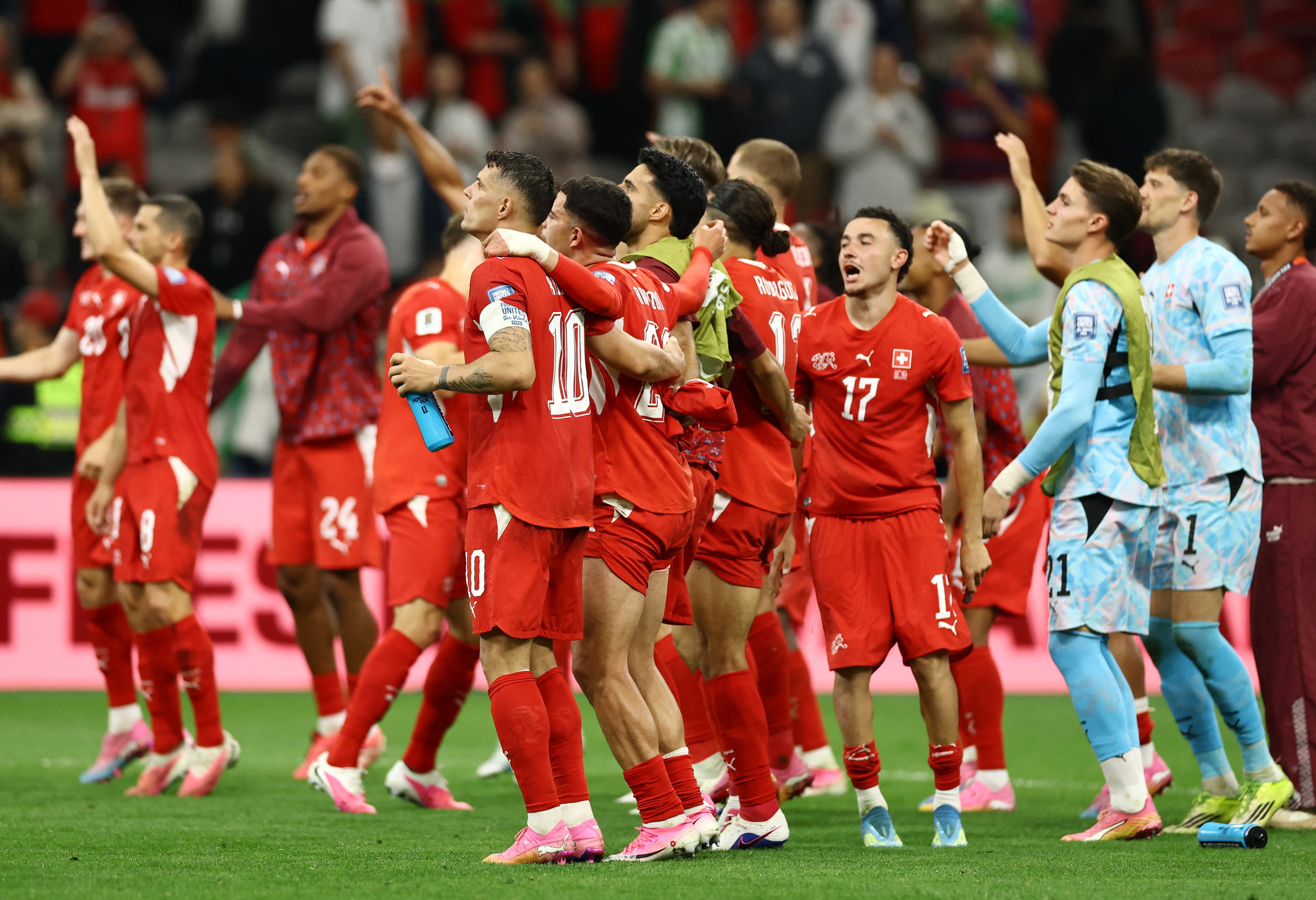 Granit Xhaka y la alegría suiza tras pasar a los octavos de final-crédito Lee Smith/REUTERS