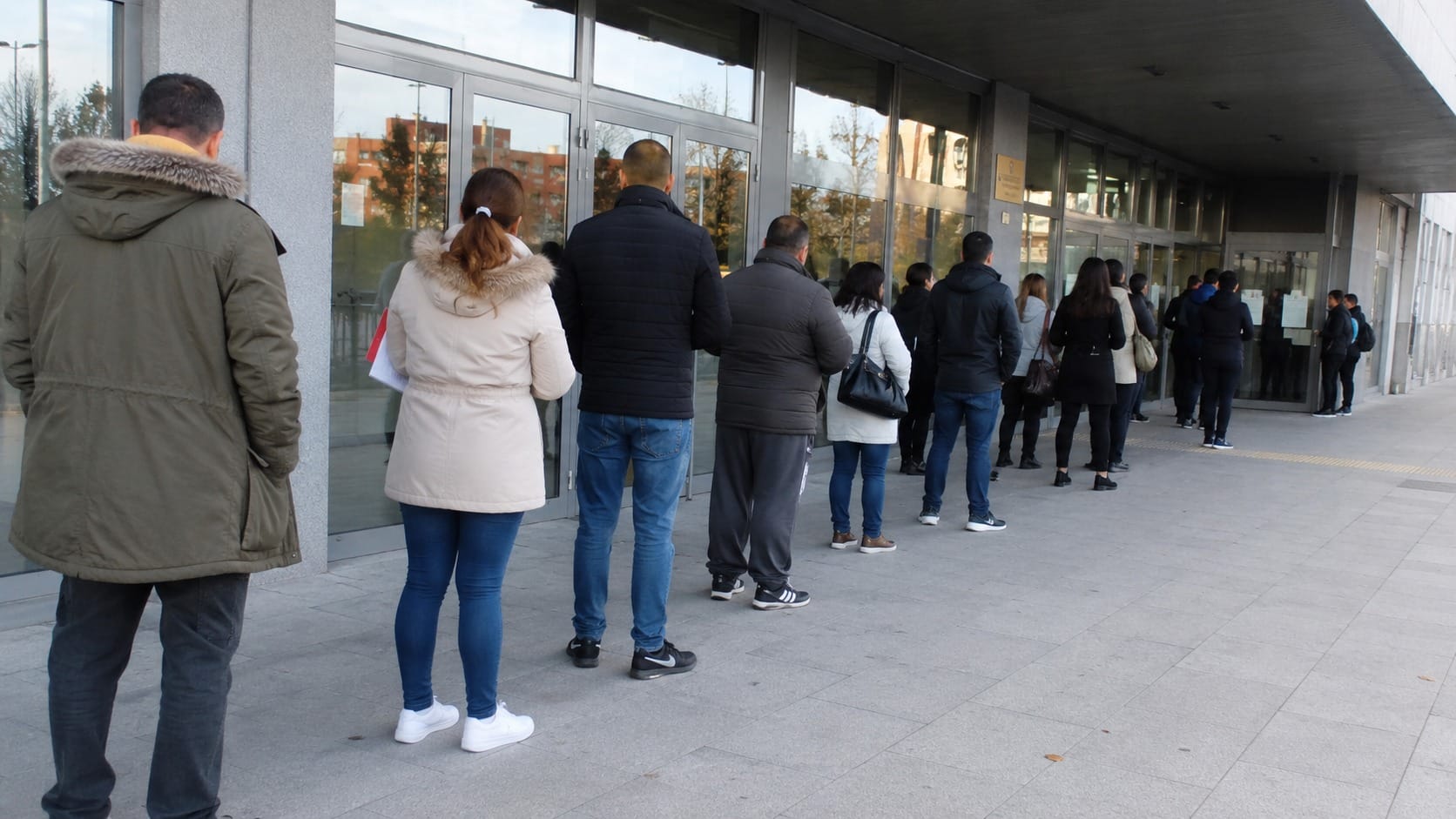 El Supremo abre la vía para consultar la regularización masiva de migrantes