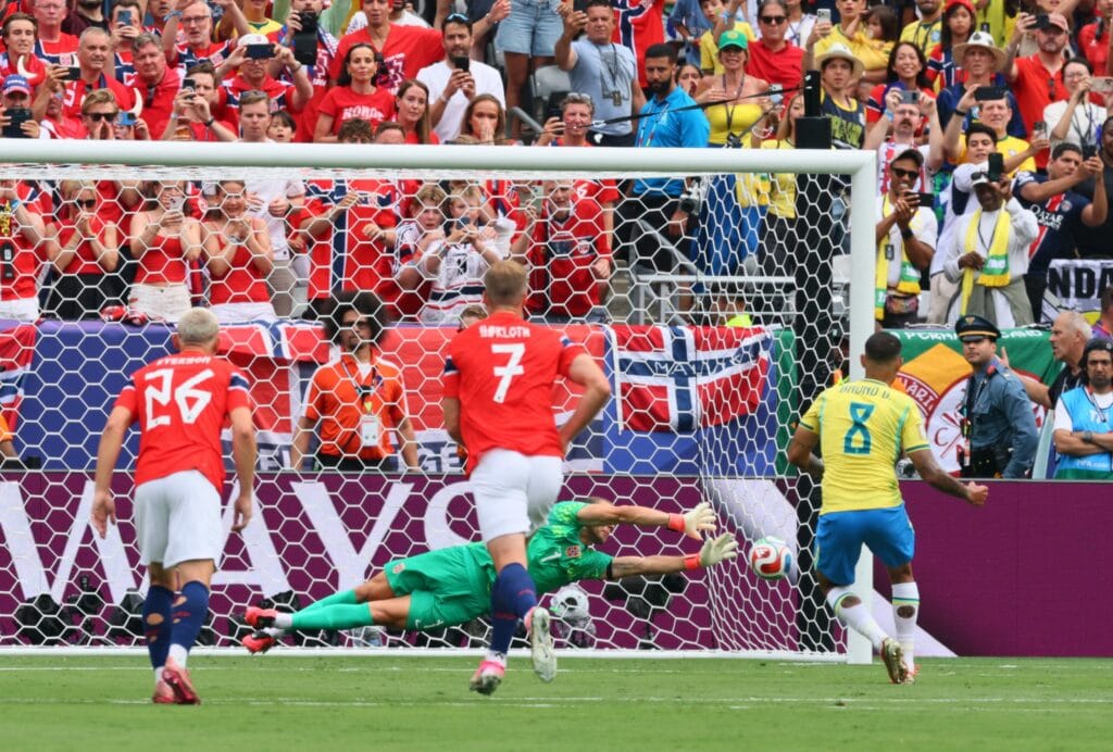 Brasil - Noruega, el partido de octavos del Mundial, en directo | Endrick entra y tiene la primera ocasión clara