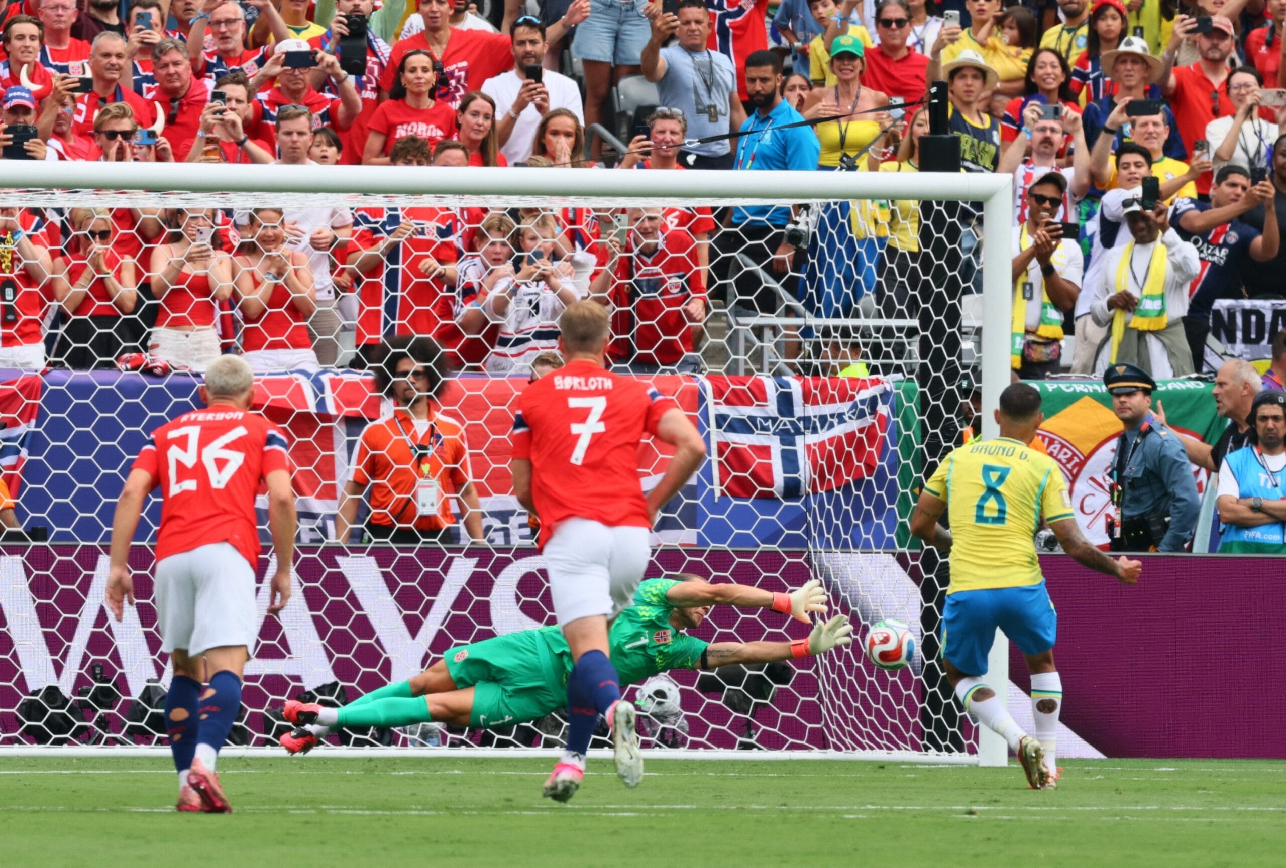 Brasil - Noruega, el partido de octavos del Mundial, en directo | Endrick entra y tiene la primera ocasión clara