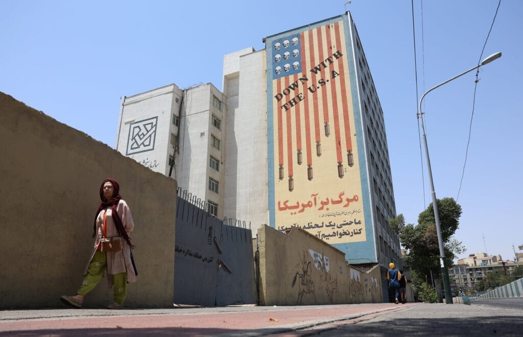 Las misteriosas explosiones de la noche del jueves en Irán: nadie se hace responsable