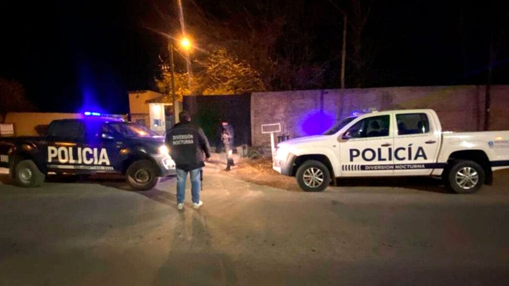 Luego del llamado al 911 por el crimen se registró otro con el incendio en una zona cercana al homicidio (Policía de Mendoza)