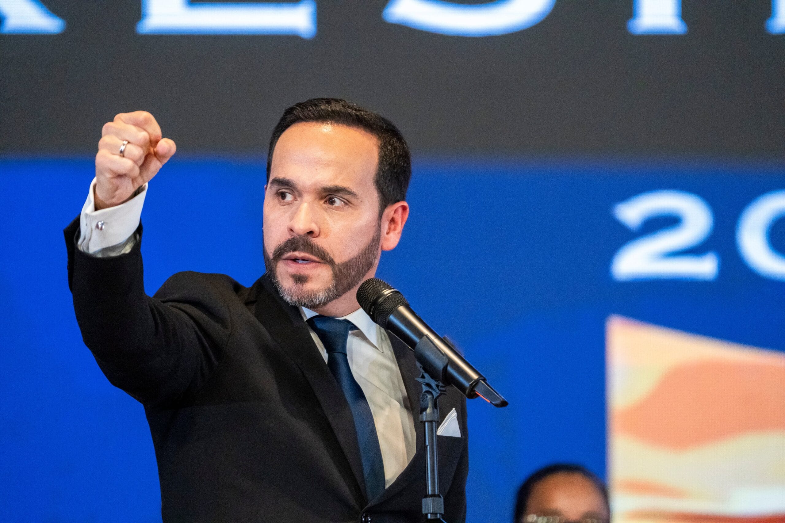 De la Espriella blinda su mandato con un férreo control de las comunicaciones oficiales