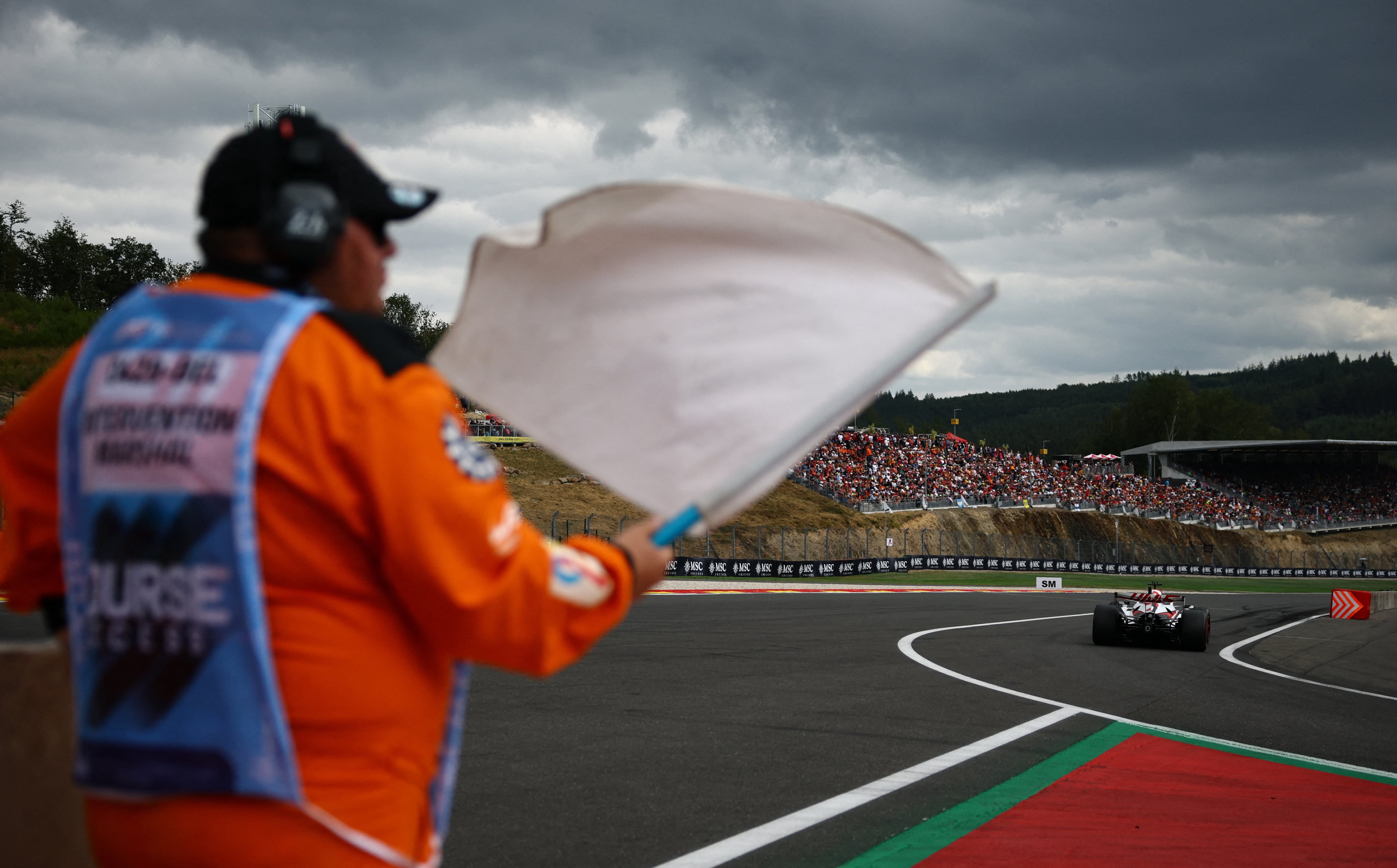 Los pilotos ya están en la pista para iniciar la carrera (Foto: Reuters/Sarah Meyssonnier)