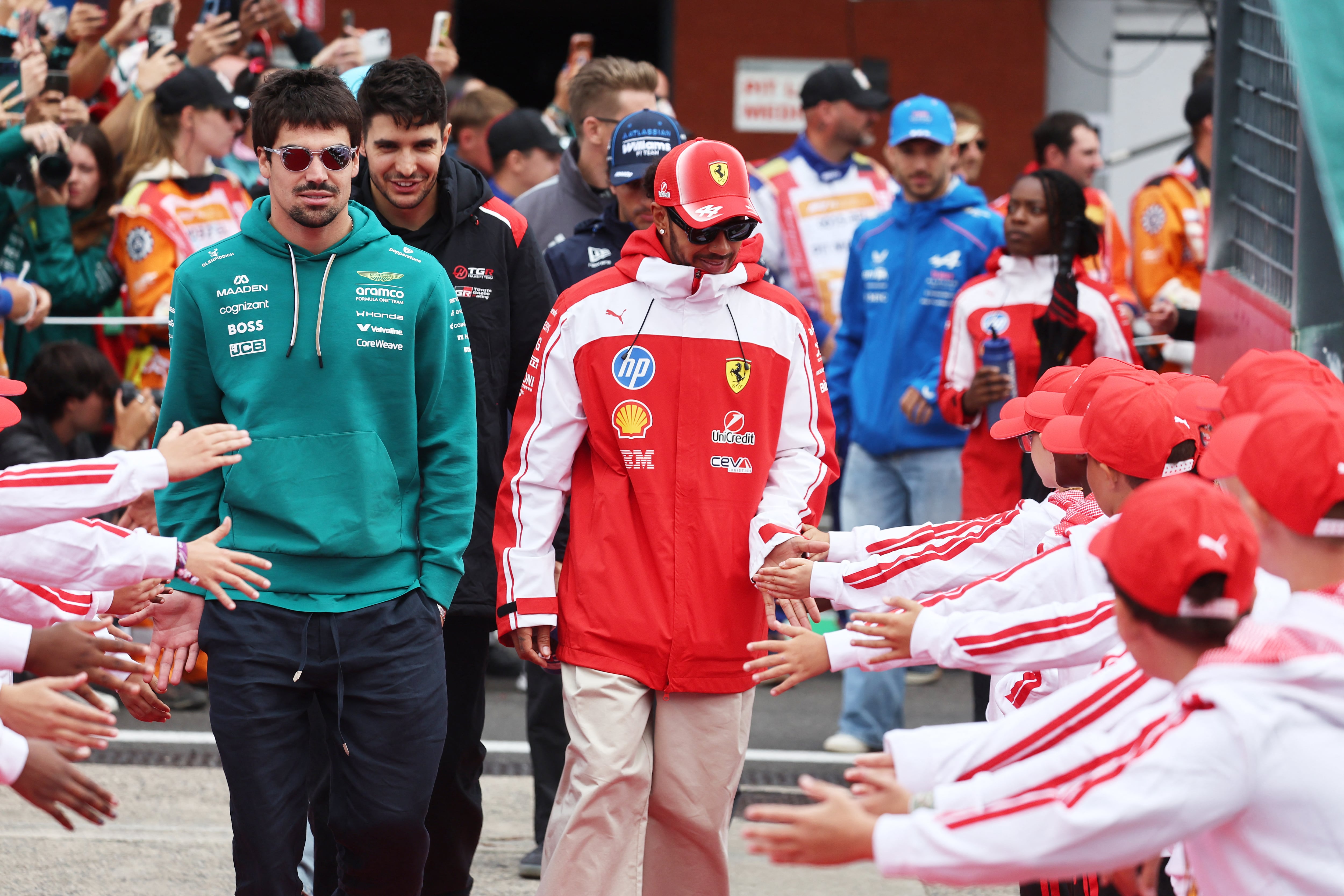 Lance Stroll y Lewis Hamilton (Foto: Reuters/Jakub Porzycki)