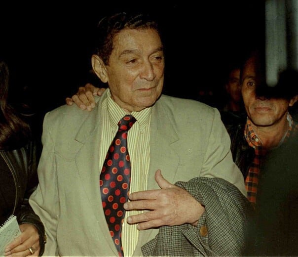El maestro Rafael Escalona le escribió unos versos dedicados a de la Espriella en 2001, que fueron cantados en París usando la misma melodía de