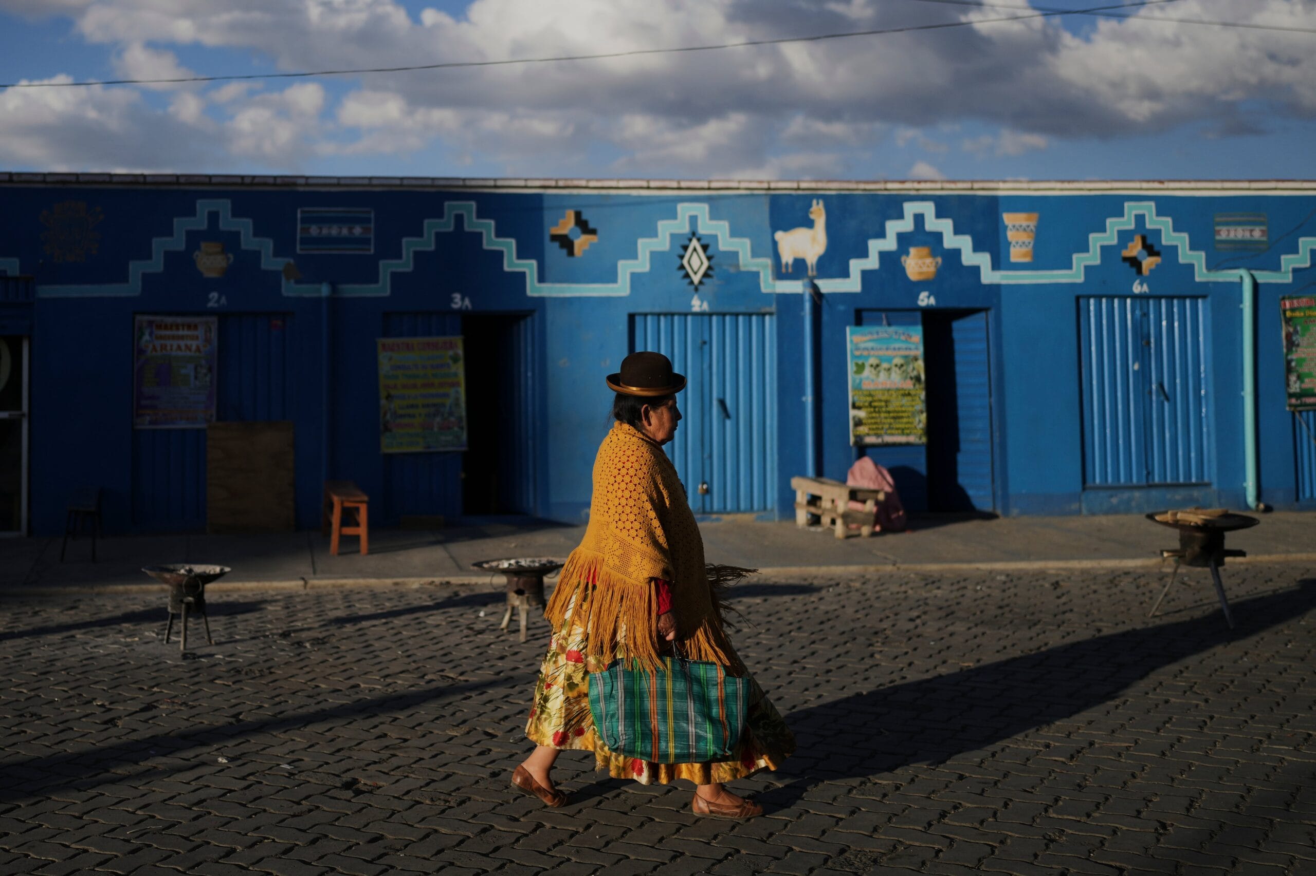 El Gobierno de Paz en Bolivia despoja al Estado de los símbolos indígenas