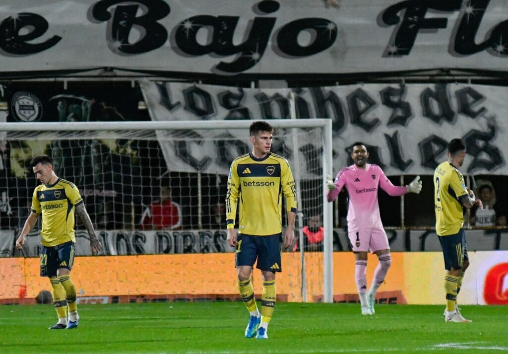 Boca no encontró los caminos
