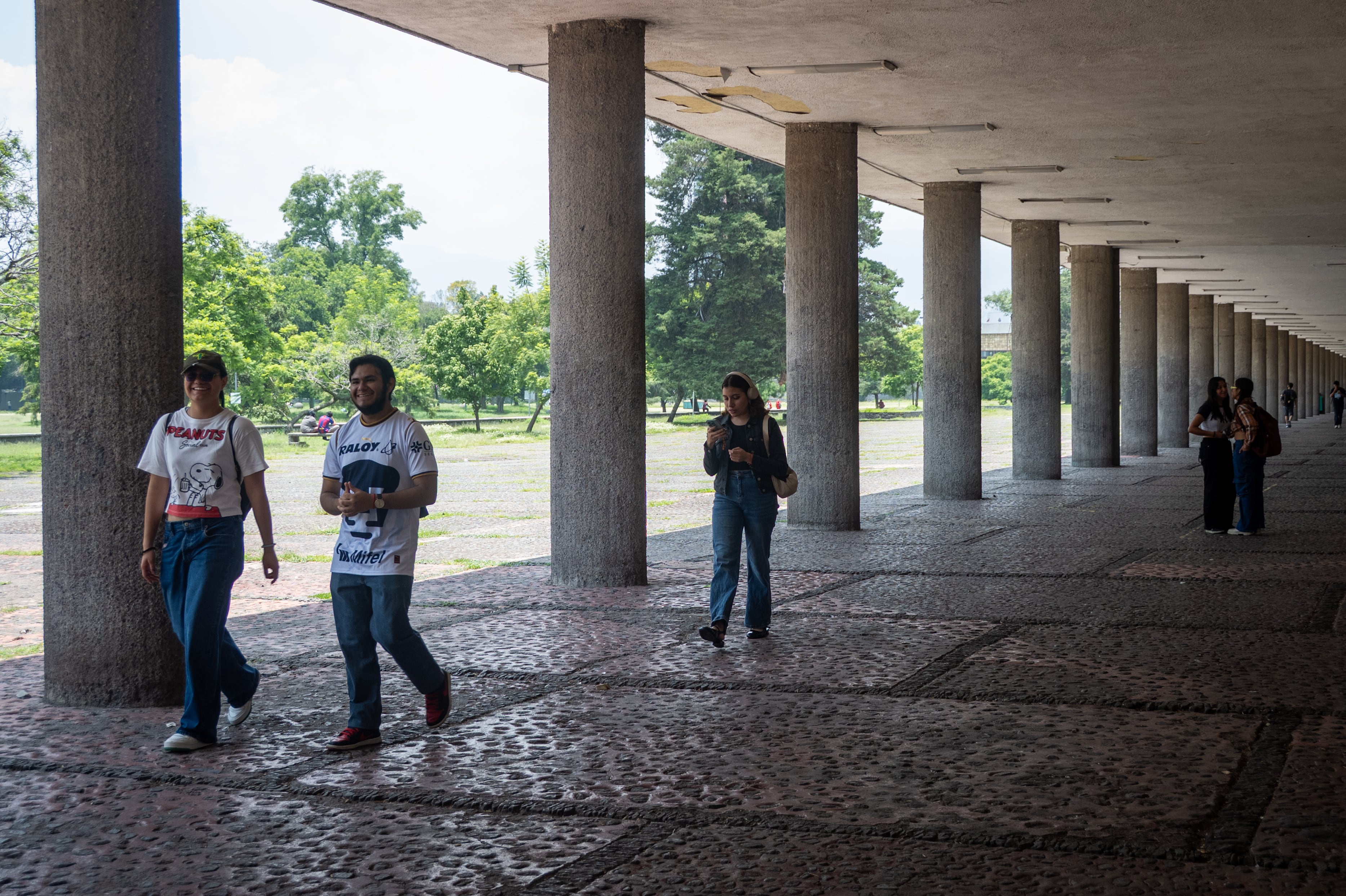 Alumnos en Ciudad Universitaria, este viernes.