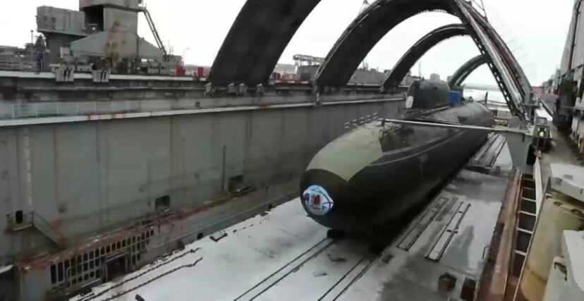 El submarino Yasen-M mide 130 metros de eslora y puede transportar hasta 40 misiles crucero Caliber o 32 misiles hipersónicos Zircon (Captura de video)