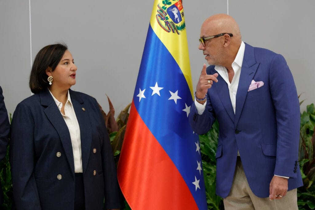 El chavismo y la oposición venezolana tienen su primer encuentro bajo tutela de Estados Unidos
