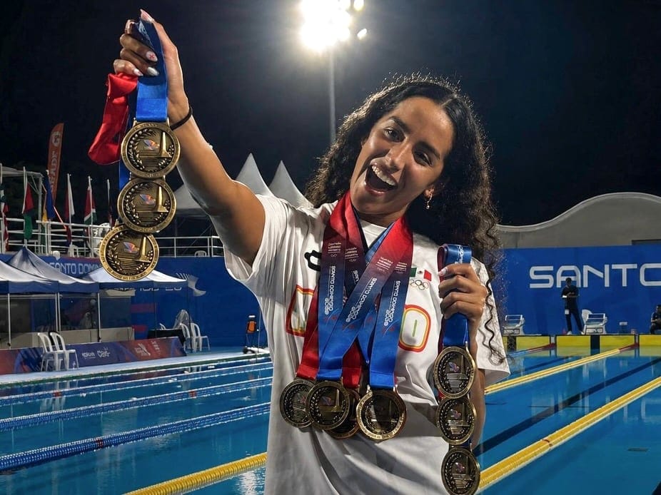 Las 11 medallas de la nadadora Celia Pulido colocan a México en lo alto de los Juegos Centroamericanos